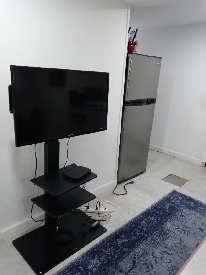 "Cozy Basement Retreat Just 40 Minutes To Nyc!" Apartman Irvington Kültér fotó